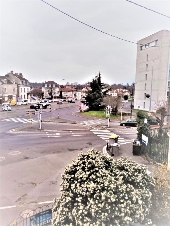 Appartement Proche Centre Ville, Gare Et Autoroute Melun Eksteriør billede